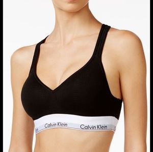 NWOT Calvin Klein. Cross-body XS pushup